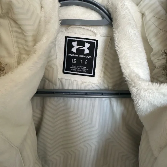 Under Armour Women's White Ski Jacket with Fur Hood - Picture 3 of 5